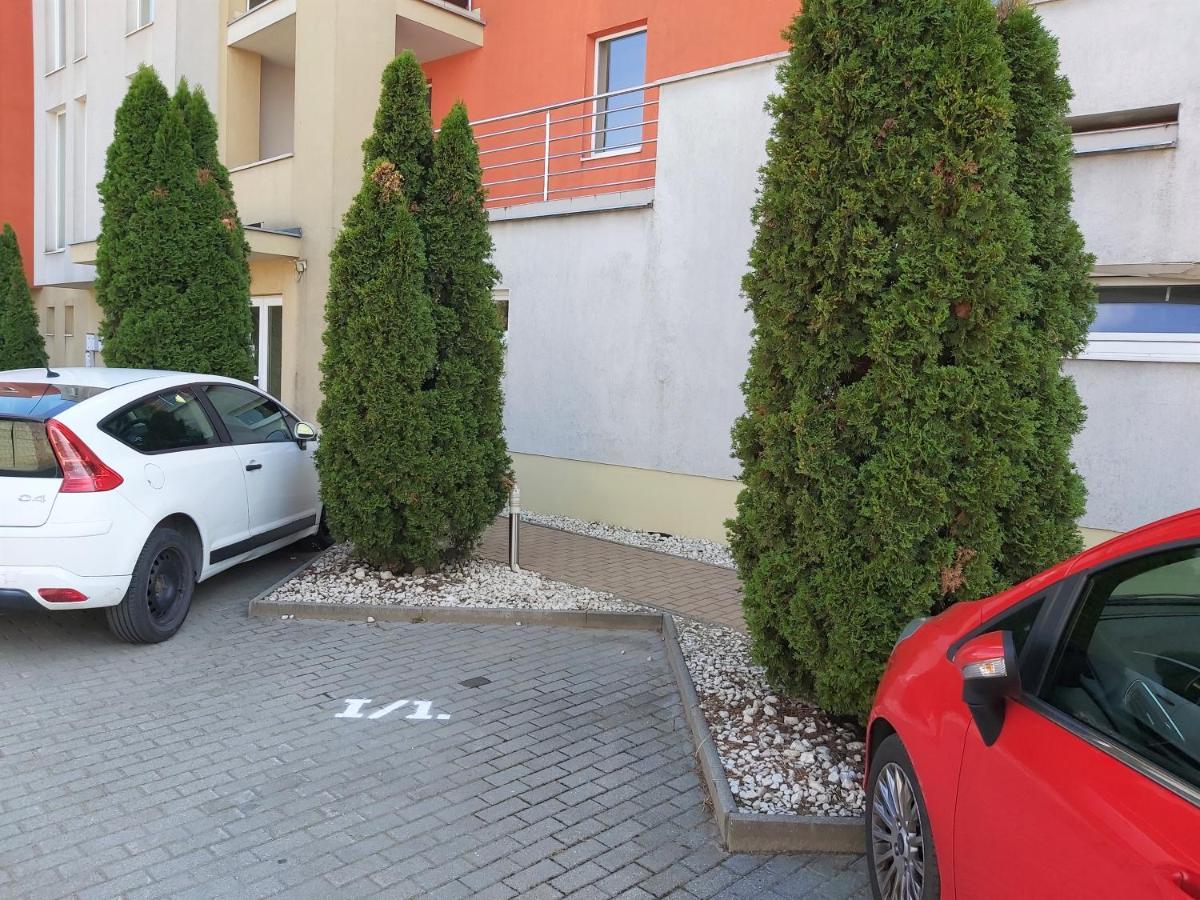 Sunny Home Near Bud With 2Br, Ac And Free Parking Vecsés Exterior foto